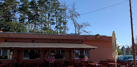 Dětské hřiště, fotbalové a tenisové hřiště